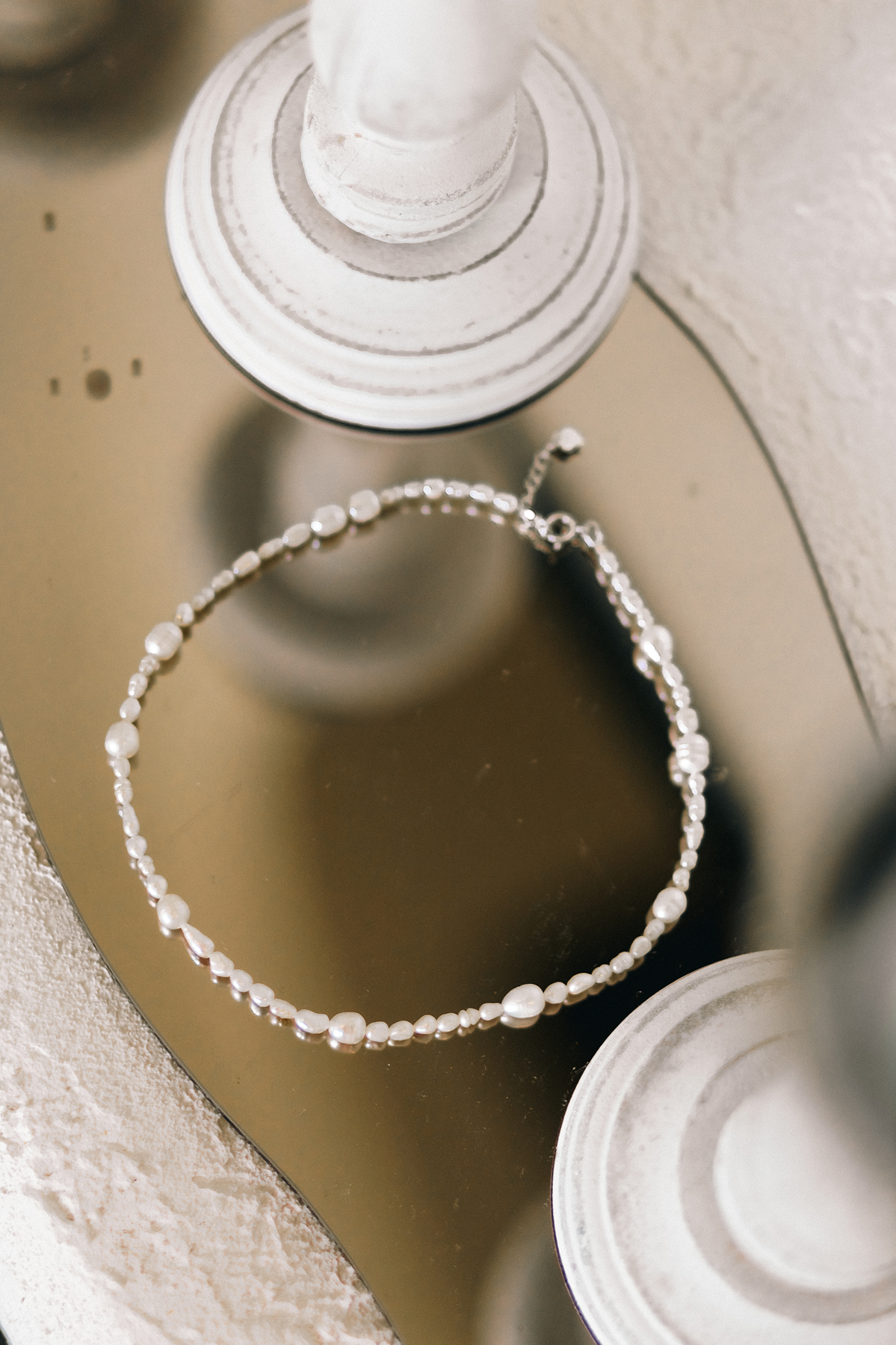 DELICATE NECKLACE OF TWO PEARLS